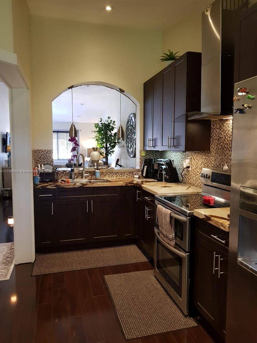Homestead, FL 33033,930 NE 33rd Ter #202