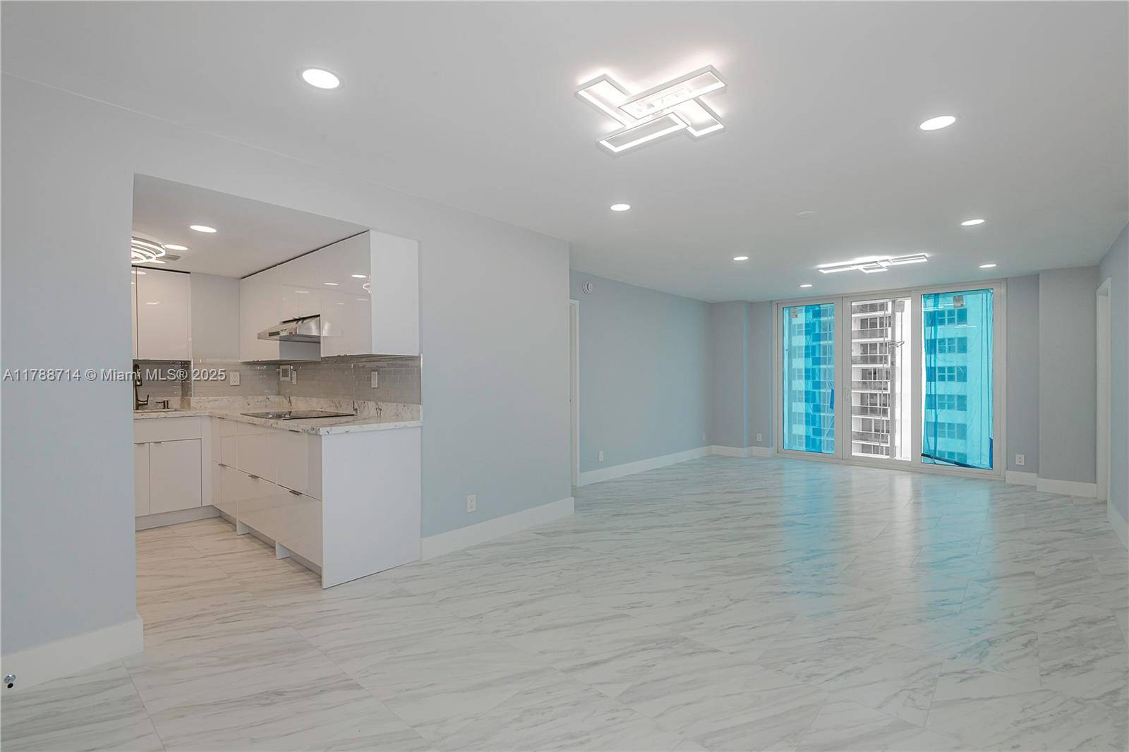 Hallandale Beach, FL 33009,3180 S Ocean Dr #706