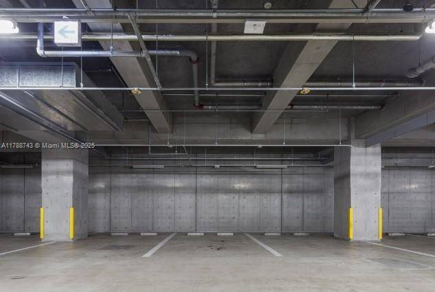 Sunny Isles Beach, FL 33160,15701 Collins Ave #PARKING TANDEM