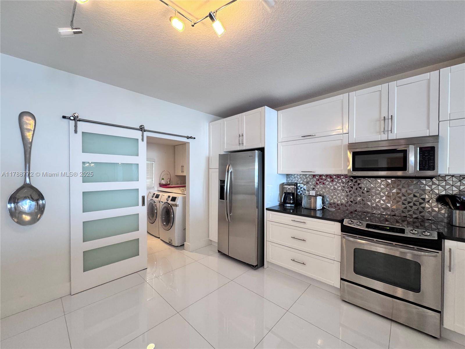Sunny Isles Beach, FL 33160,17050 N Bay Rd #605