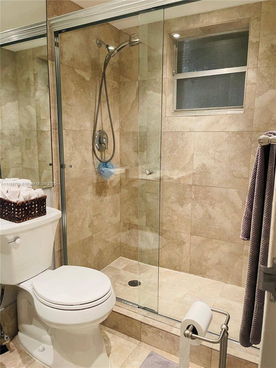 Plantation, FL 3860,483 N Pine Island Rd #C105