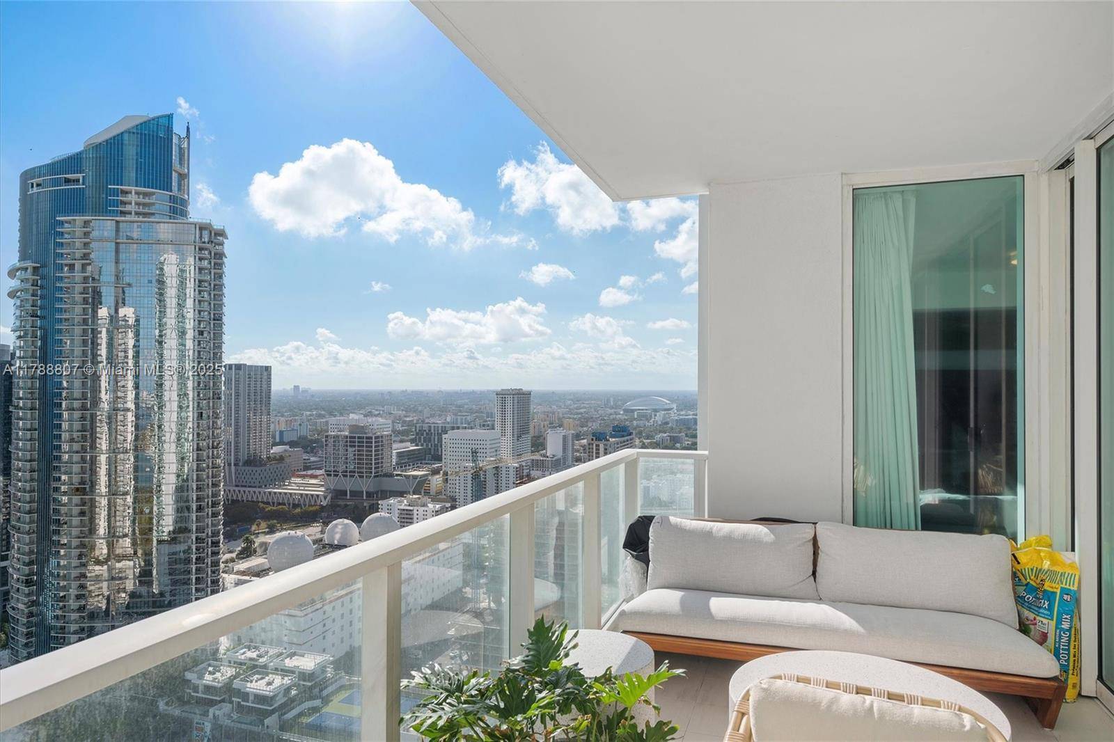 Miami, FL 33132,1040 Biscayne Blvd #3908