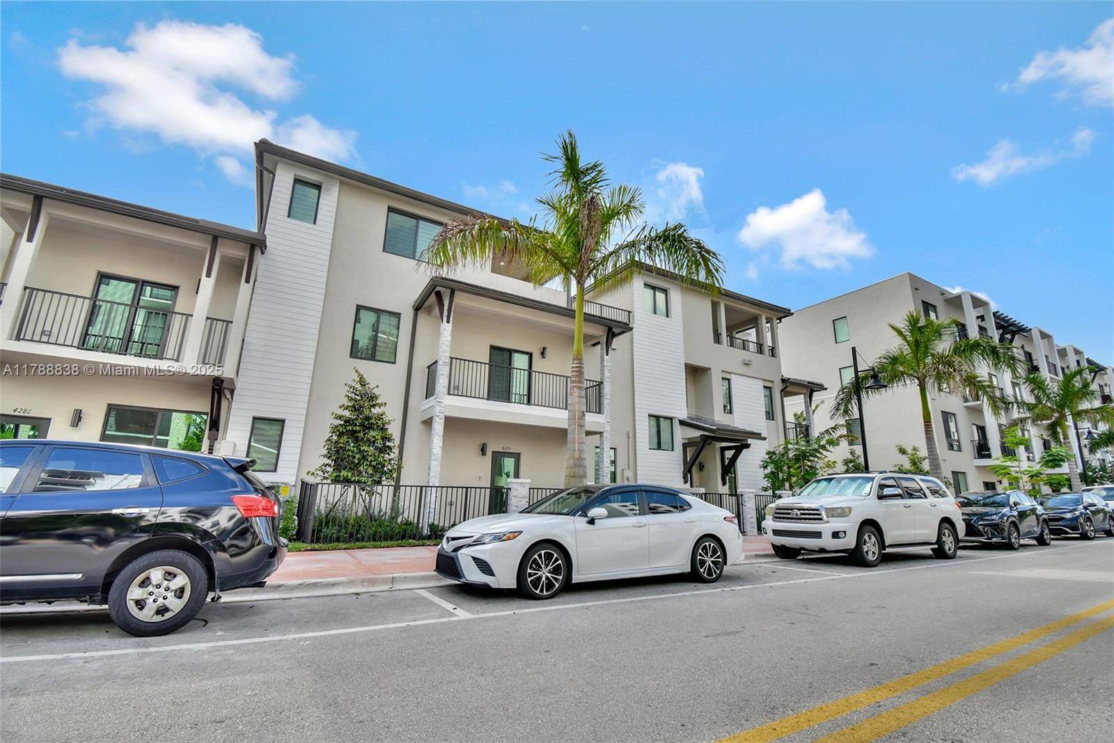Doral, FL 33166,4275 NW 83rd Path #4275