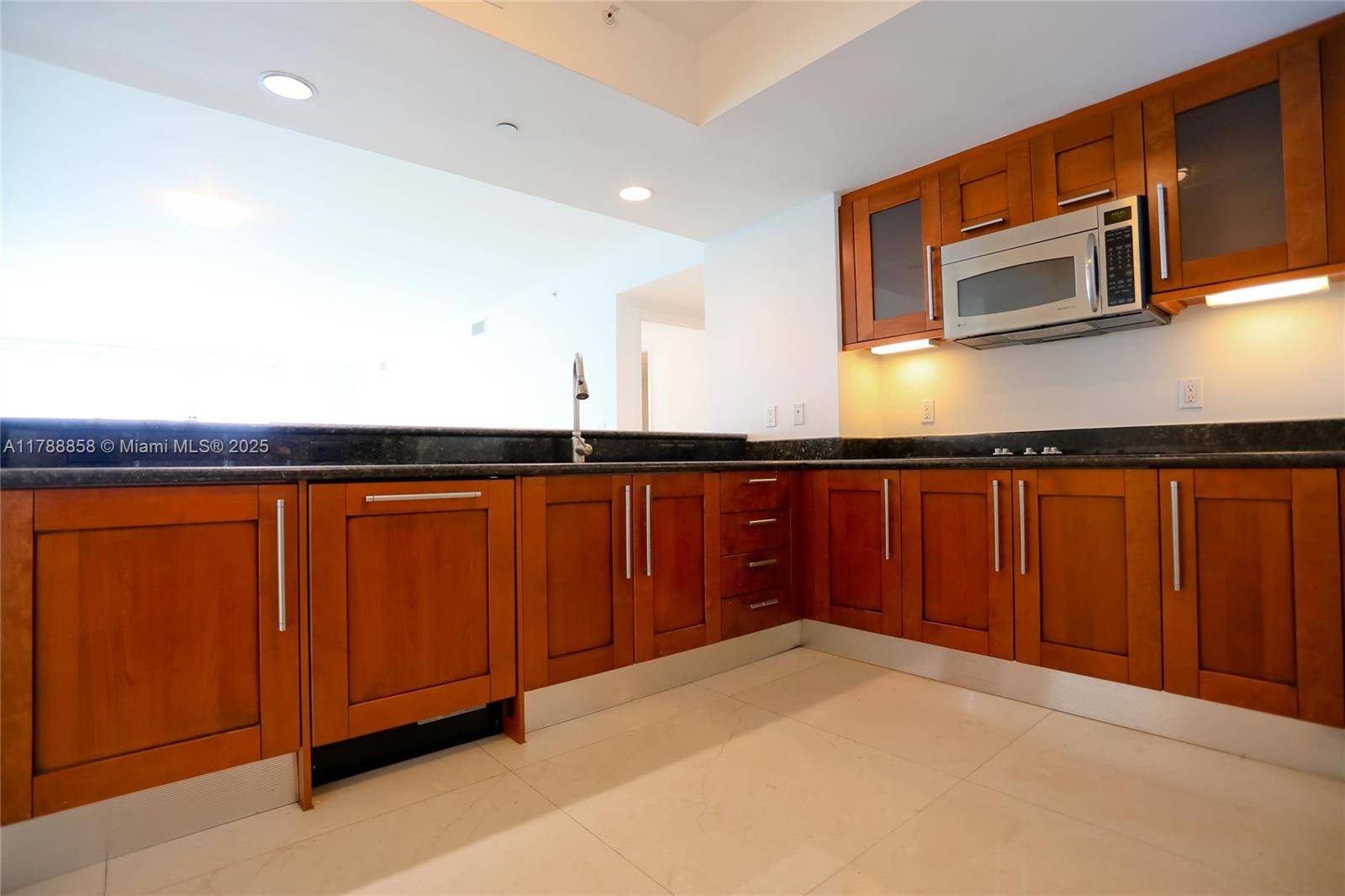 Aventura, FL 33160,3301 NE 183rd St #2305