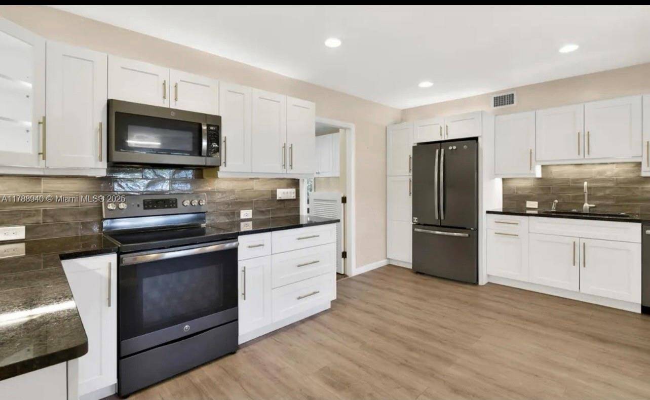 Lantana, FL 33462,607 W Perry St