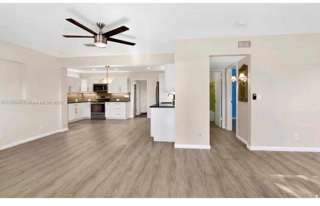 Lantana, FL 33462,607 W Perry St