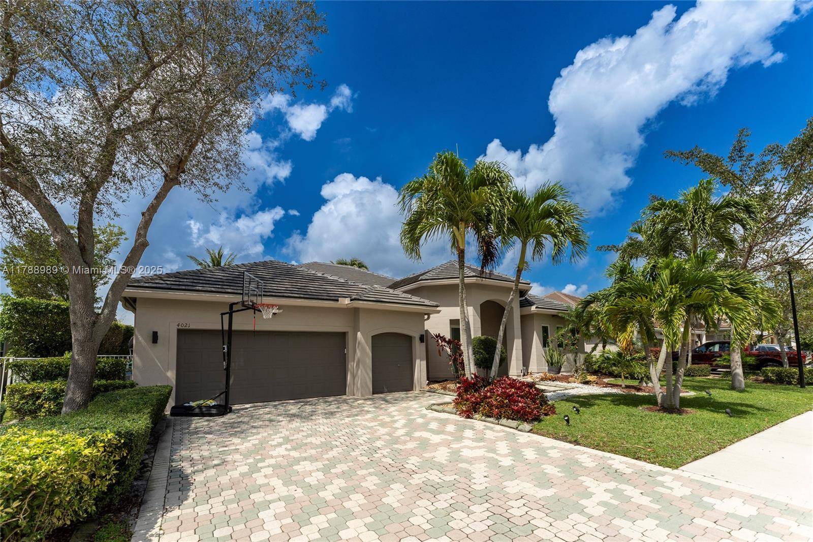 Davie, FL 33328,4021 E Lake Estates Dr
