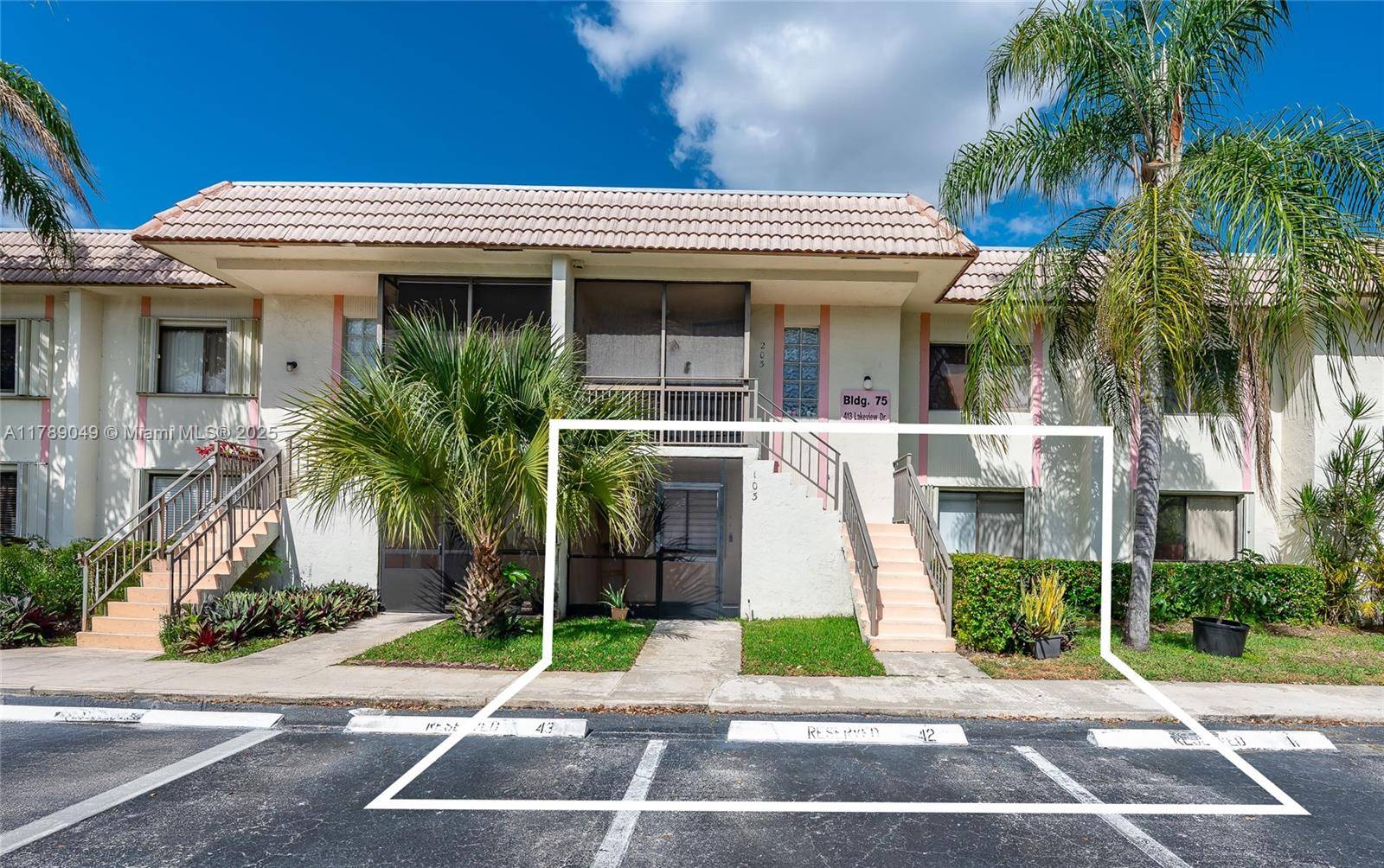 Weston, FL 33326,413 Lakeview Dr #103