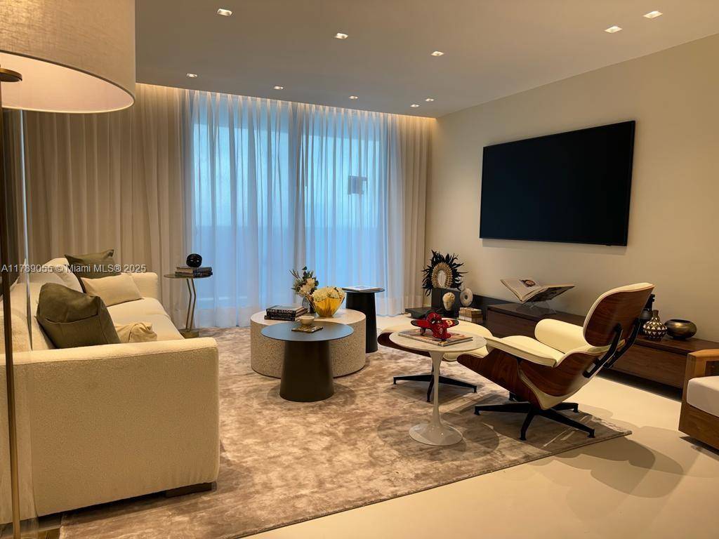 Miami Beach, FL 33139,9 Island Ave #1104