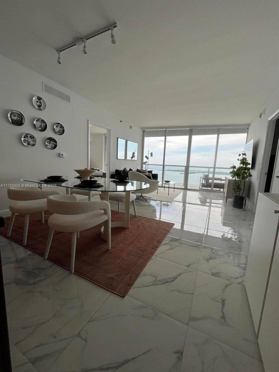 Miami, FL 33131,465 Brickell Ave #5505