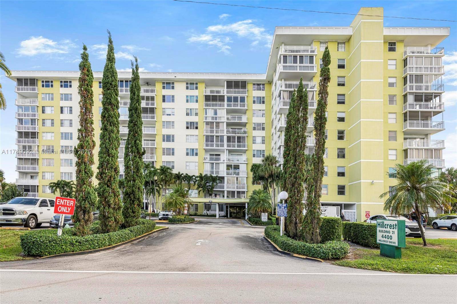Hollywood, FL 33021,4400 Hillcrest Dr #912B