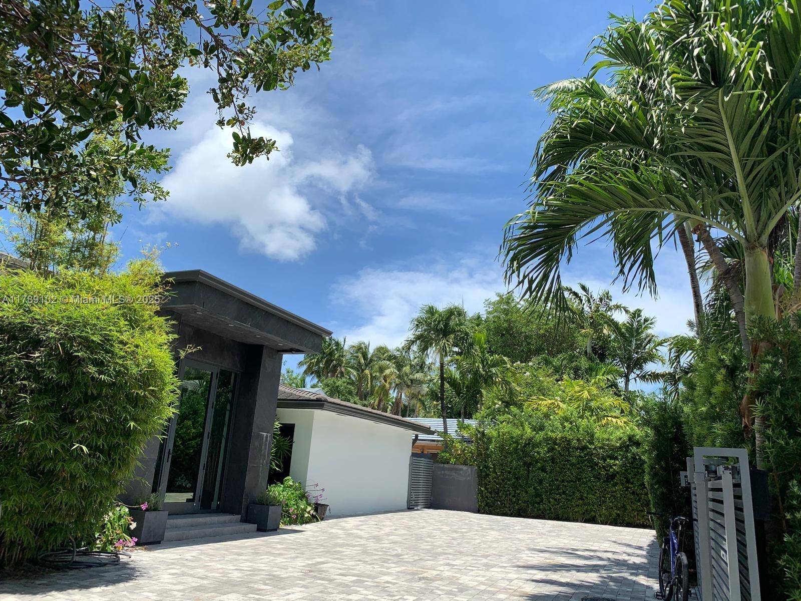 Key Biscayne, FL 33149,635 Curtiswood Dr