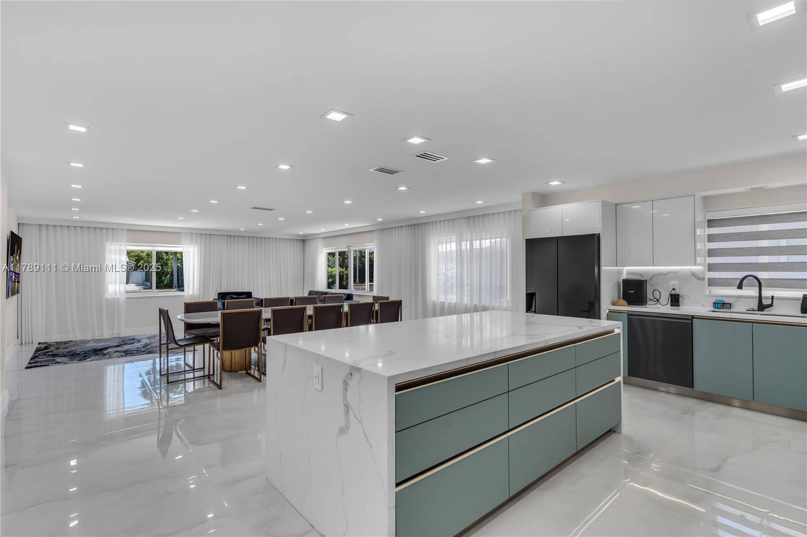 Hollywood, FL 33019,1045 Hollywood Blvd #1045
