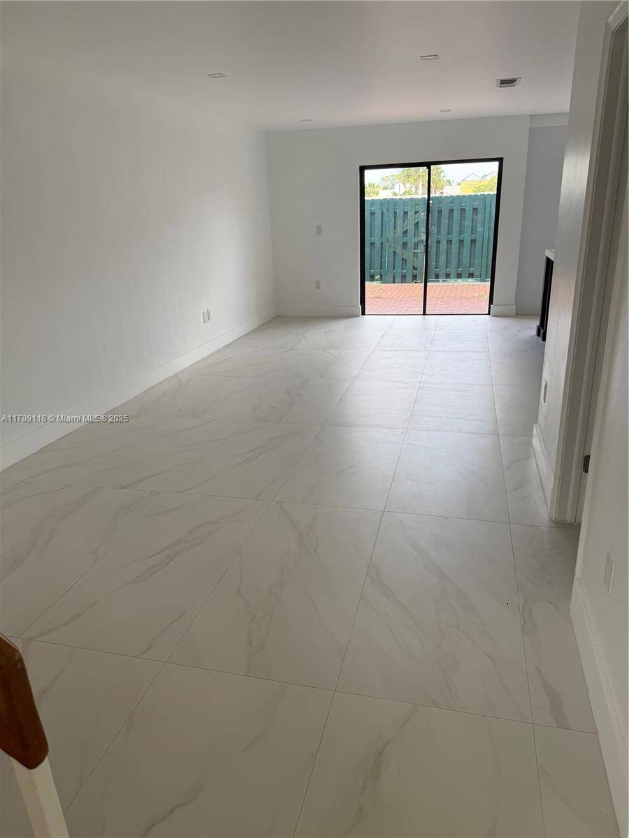 Miami, FL 33173,10816 SW 72nd St #194