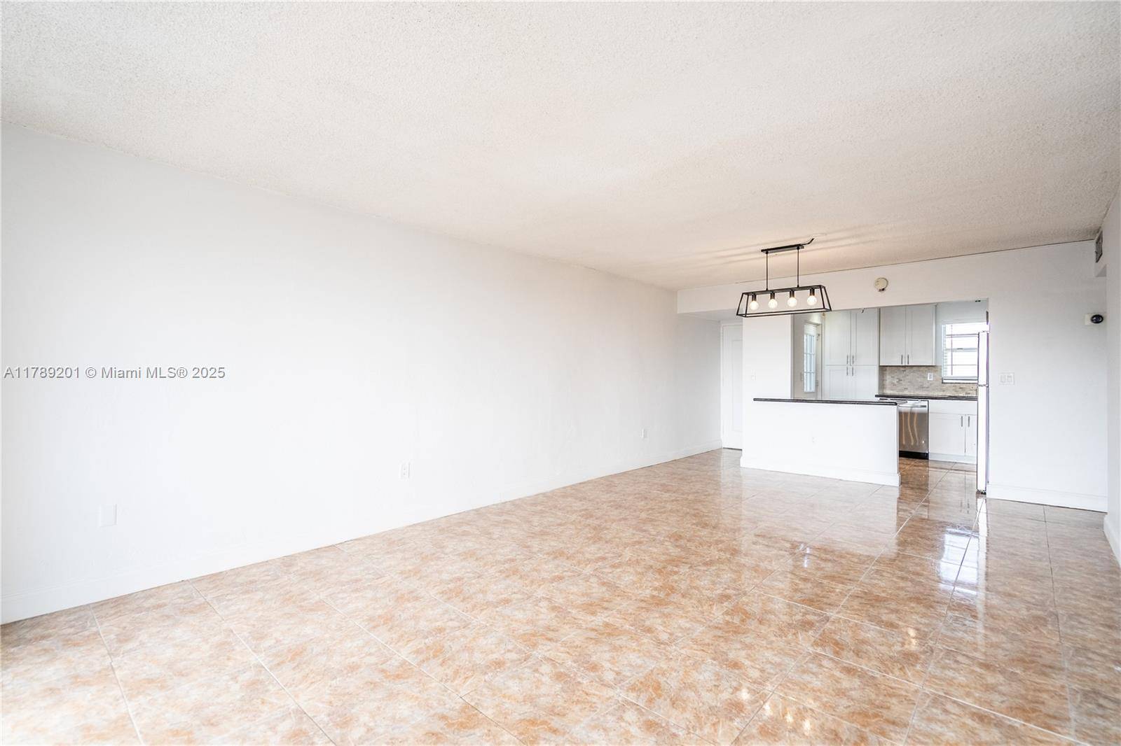 Miami Beach, FL 33141,7850 Byron Ave #207