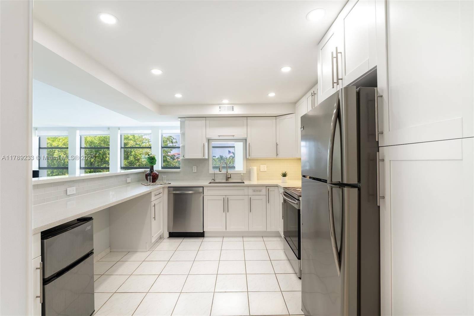 Hallandale Beach, FL 33009,601 Three Islands Blvd #402