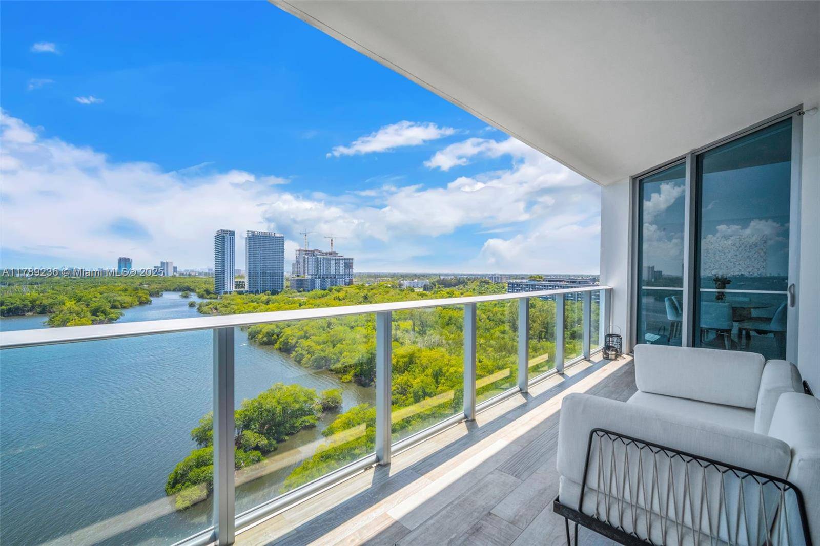 North Miami Beach, FL 33160,17111 Biscayne Blvd #1406