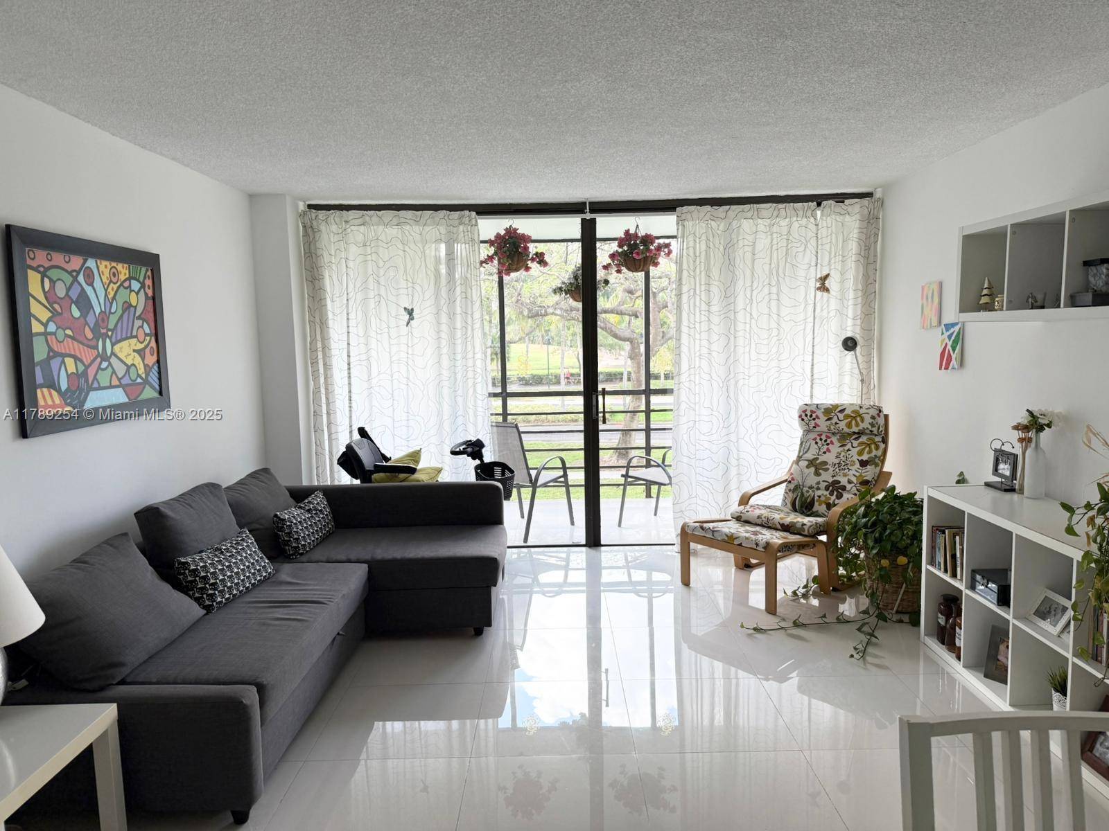 Aventura, FL 33180,20500 W Country Club Dr #217