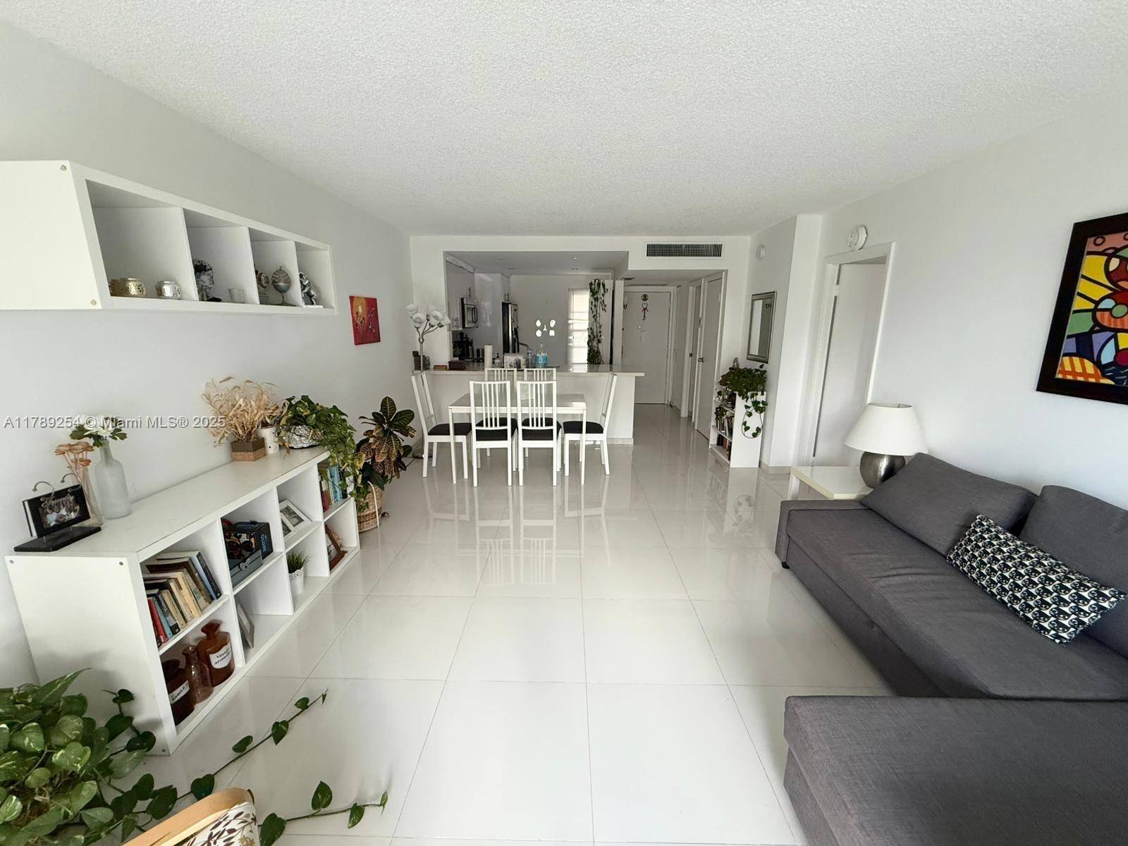 Aventura, FL 33180,20500 W Country Club Dr #217