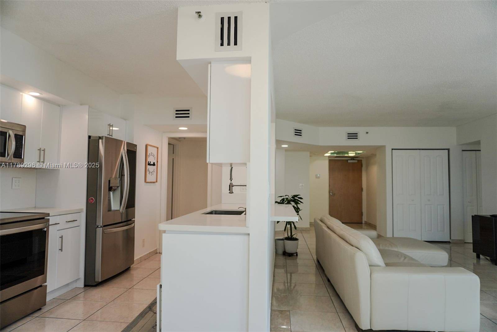 Sunny Isles Beach, FL 33160,16485 E Collins Ave #338