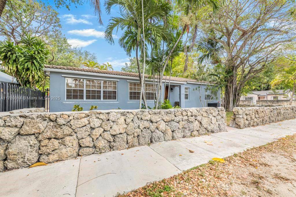 Coconut Grove, FL 33133,2301 Tequesta Ln