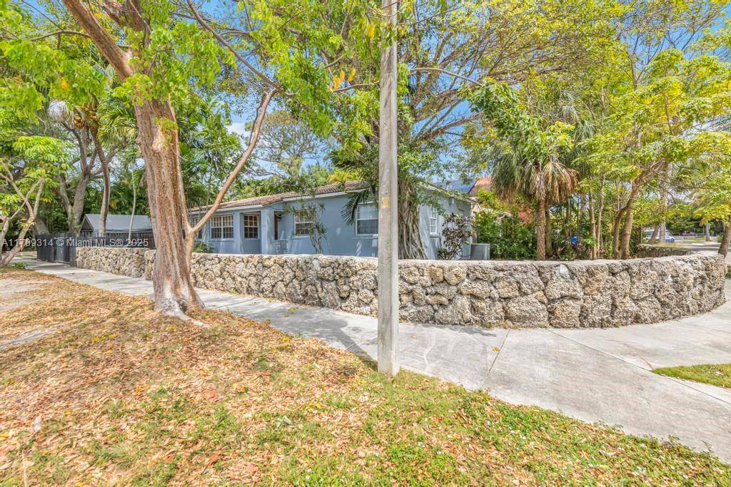 Coconut Grove, FL 33133,2301 Tequesta Ln