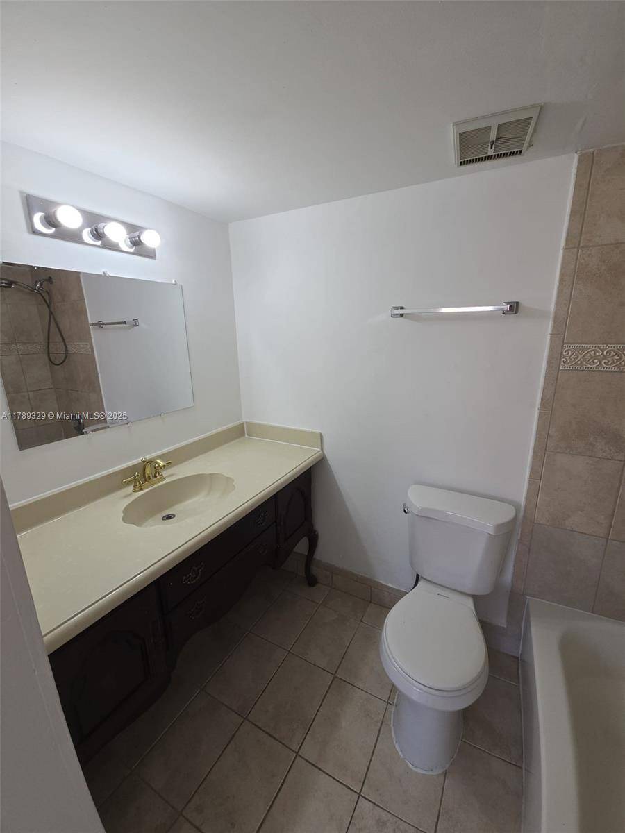 Hialeah, FL 33016,2770 W 61st Pl #202
