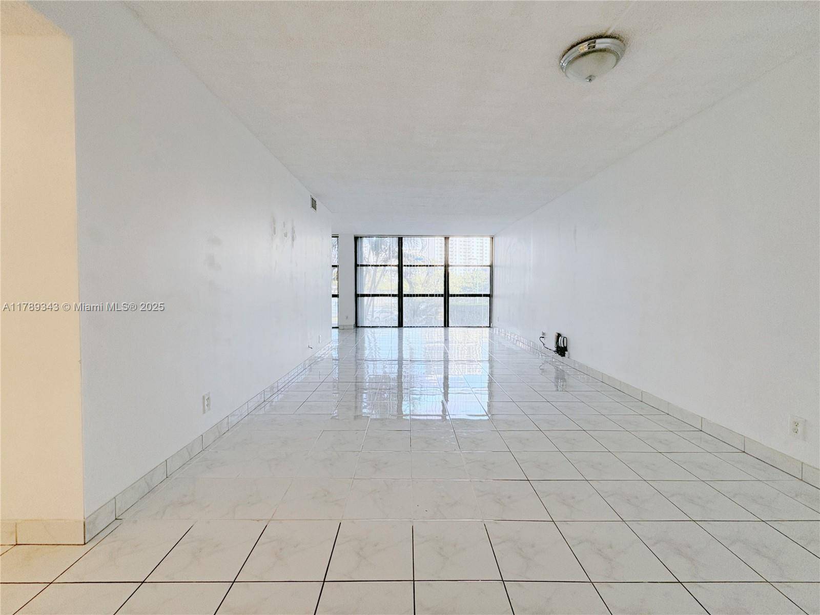 Hallandale Beach, FL 33009,1000 Parkview Dr #222