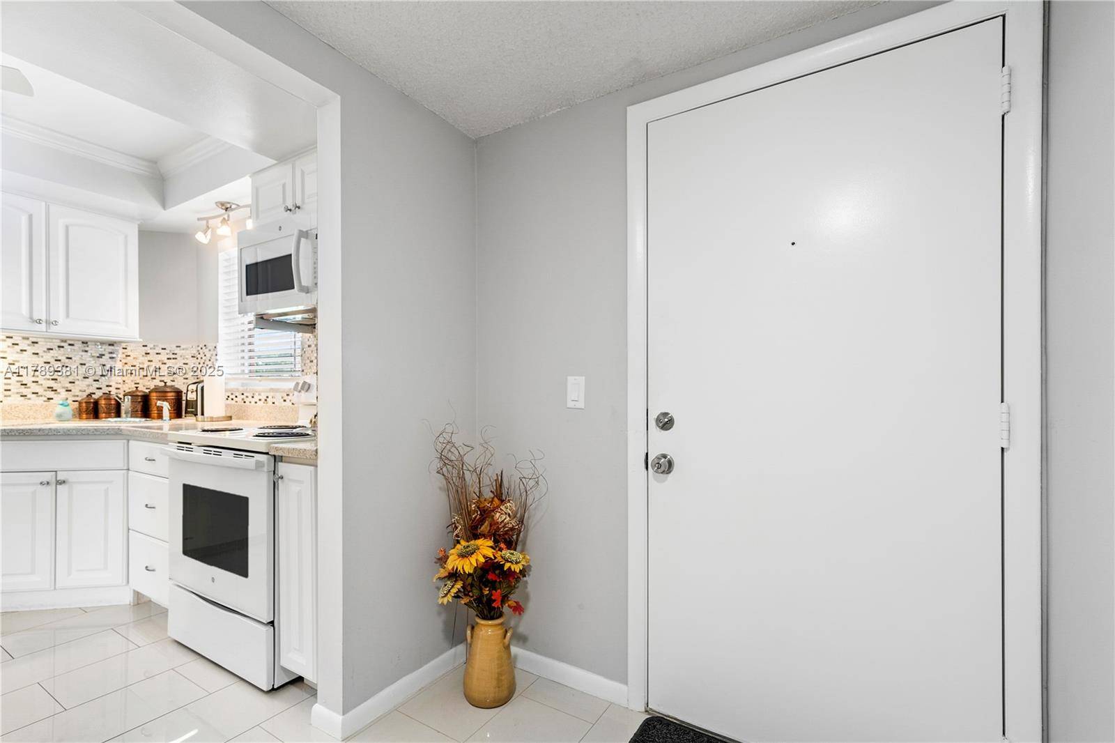 Jupiter, FL 33469,18081 SE Country Club Dr #19