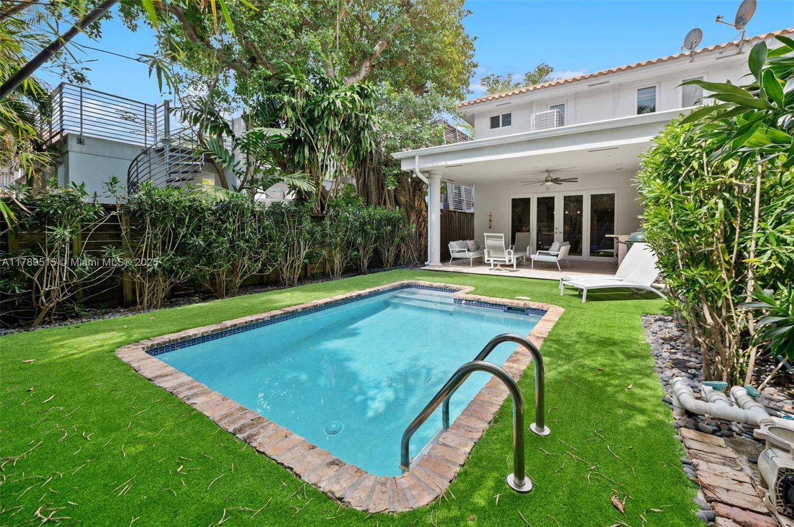 Coconut Grove, FL 33133,3169 Mary St #2