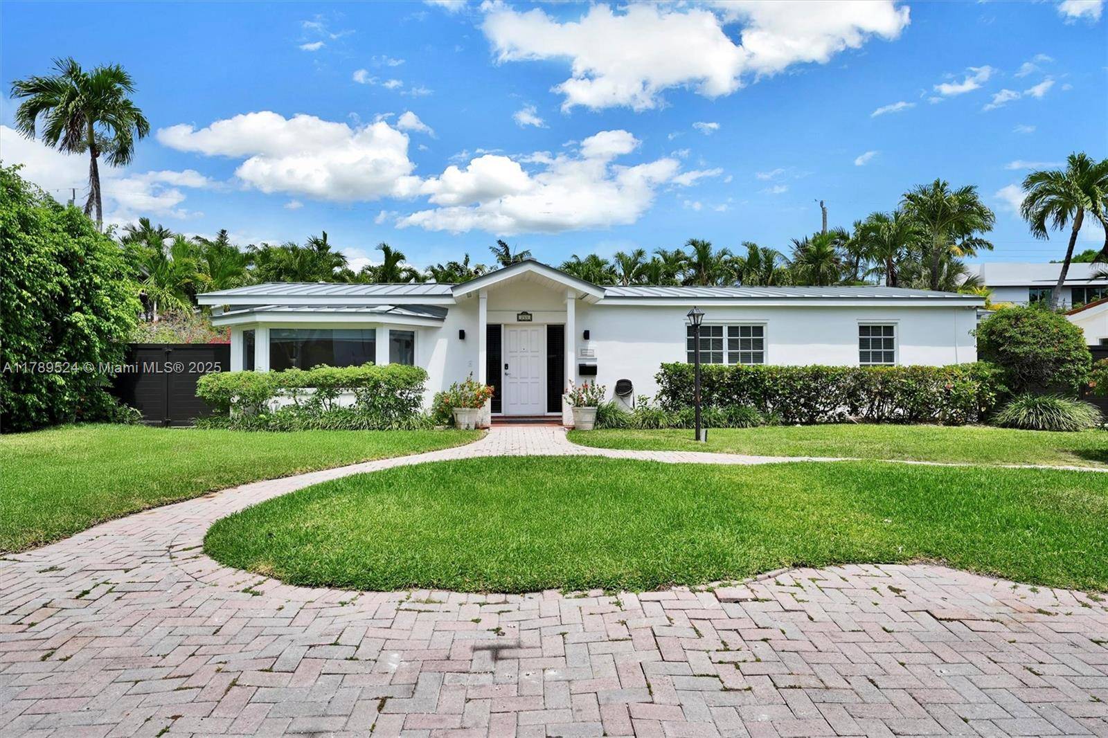 Key Biscayne, FL 33149,255 Ridgewood Rd