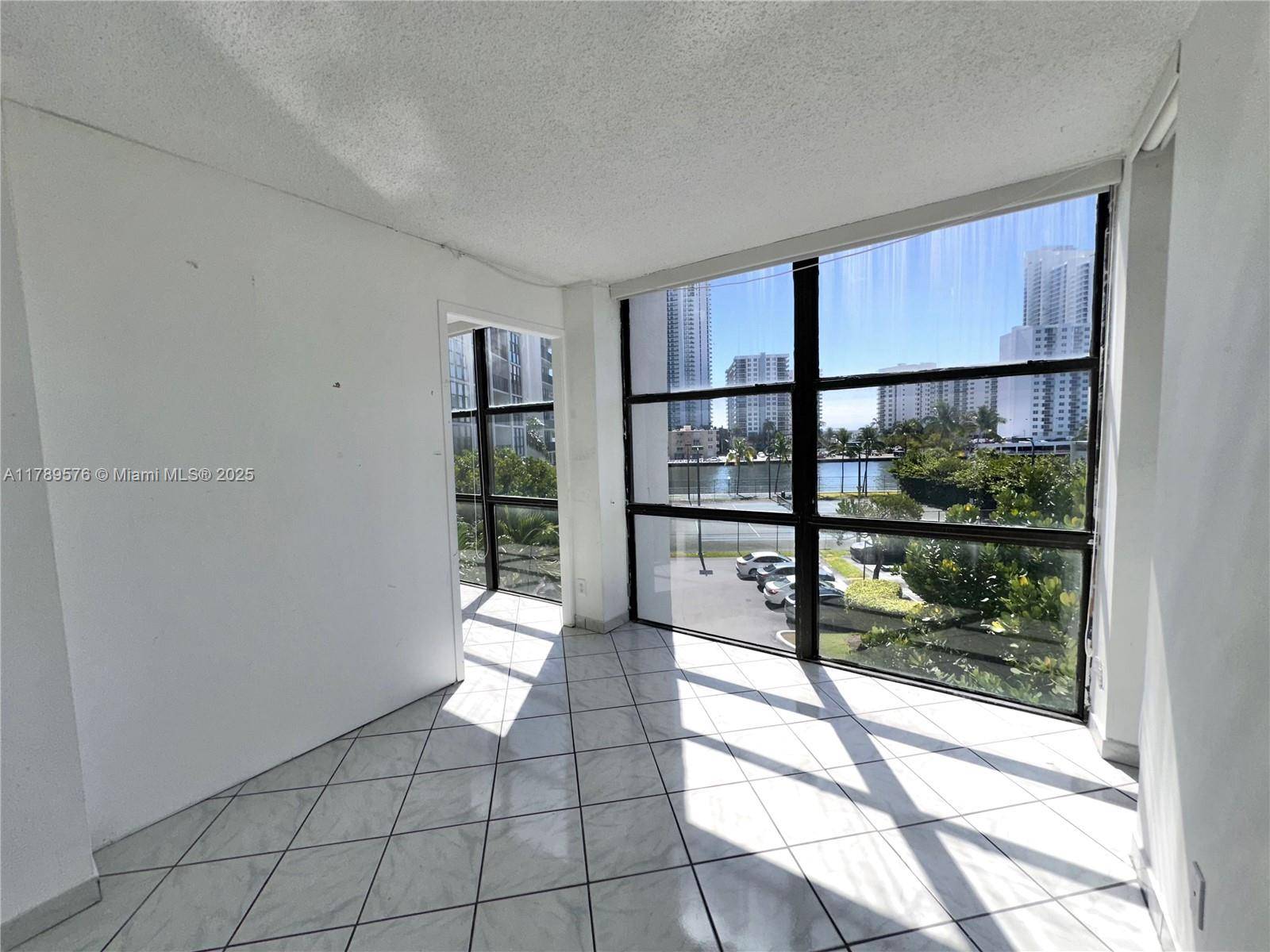Hallandale Beach, FL 33009,1000 Parkview Dr #424