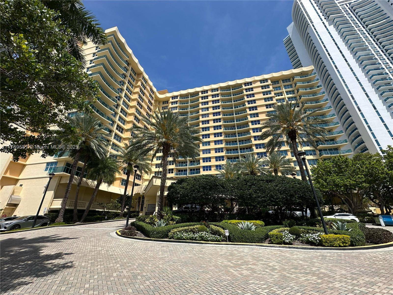 Hollywood, FL 33019,2501 S Ocean Dr #1129