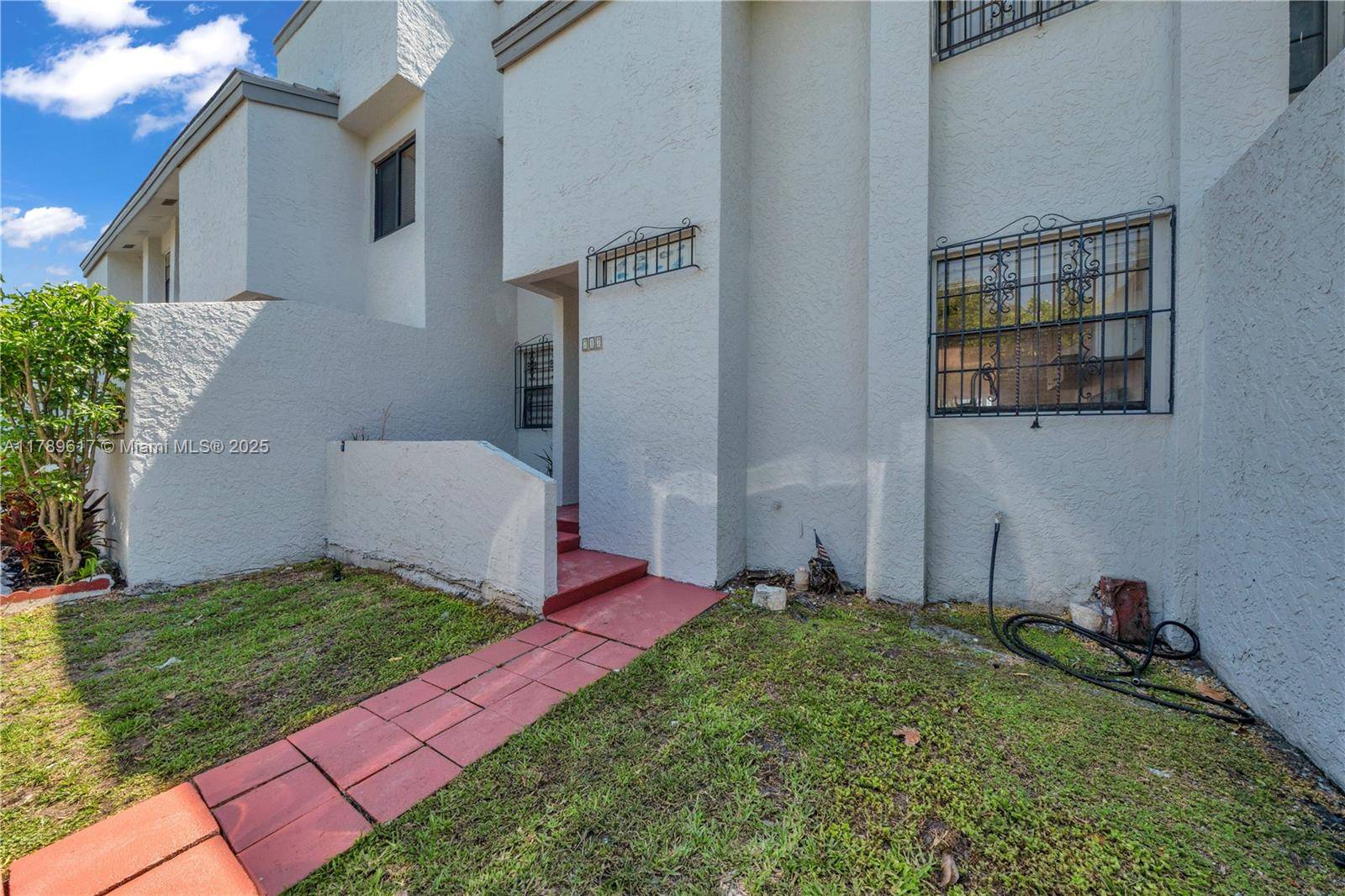 Miami, FL 33172,717 NW 105th Pl #C2