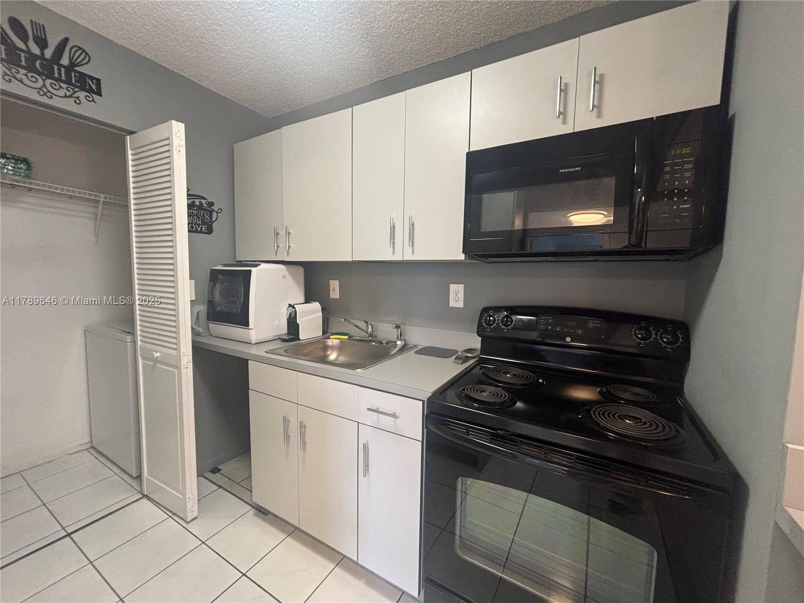 Miami, FL 33179,20741 NE 4th Ct #104