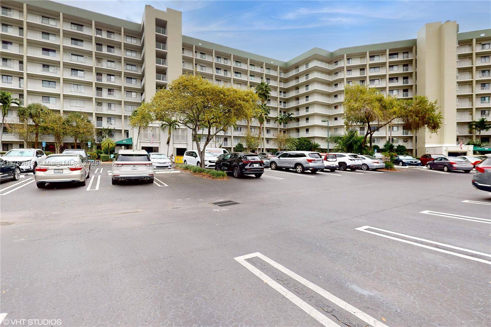 Pompano Beach, FL 33069,2334 S Cypress Bend Dr #504