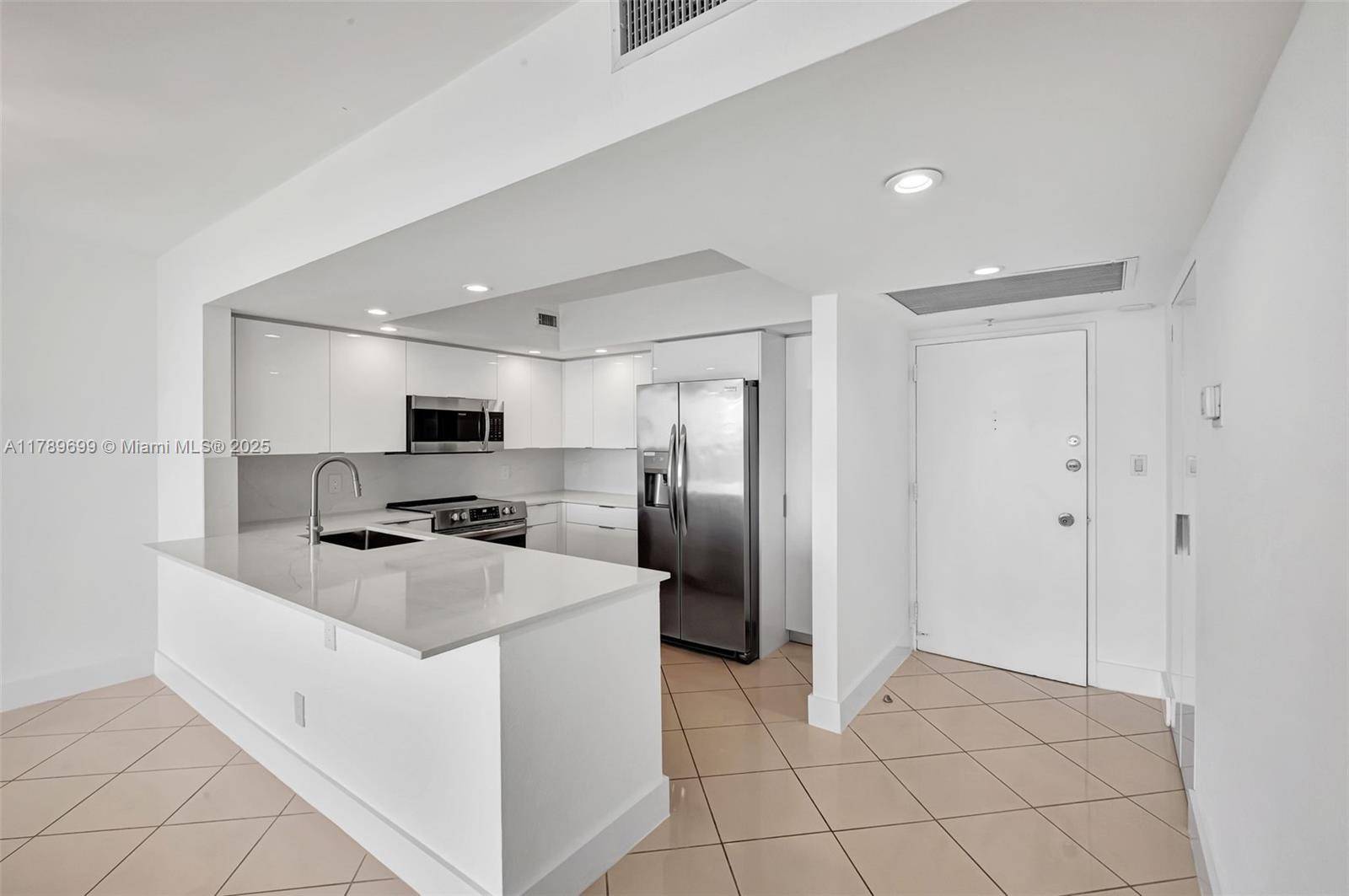 Miami Beach, FL 33140,5600 Collins Ave #16F