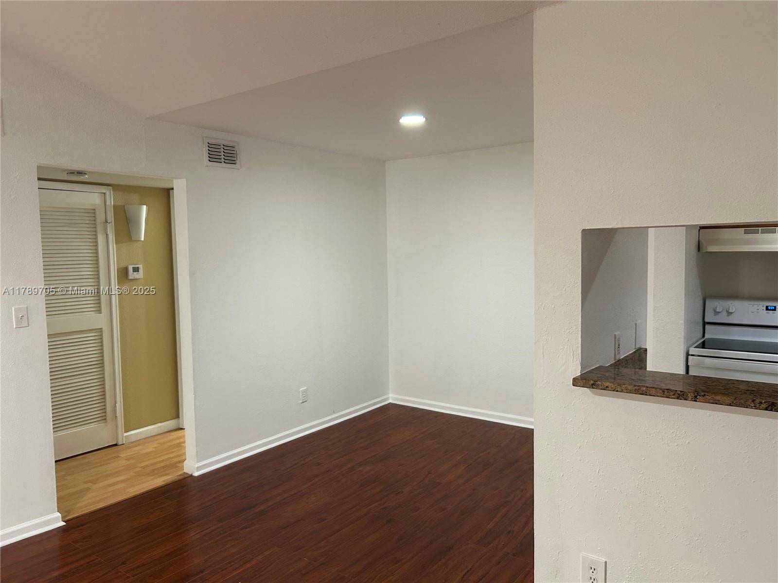 Coral Springs, FL 33071,733 Riverside Dr #1235
