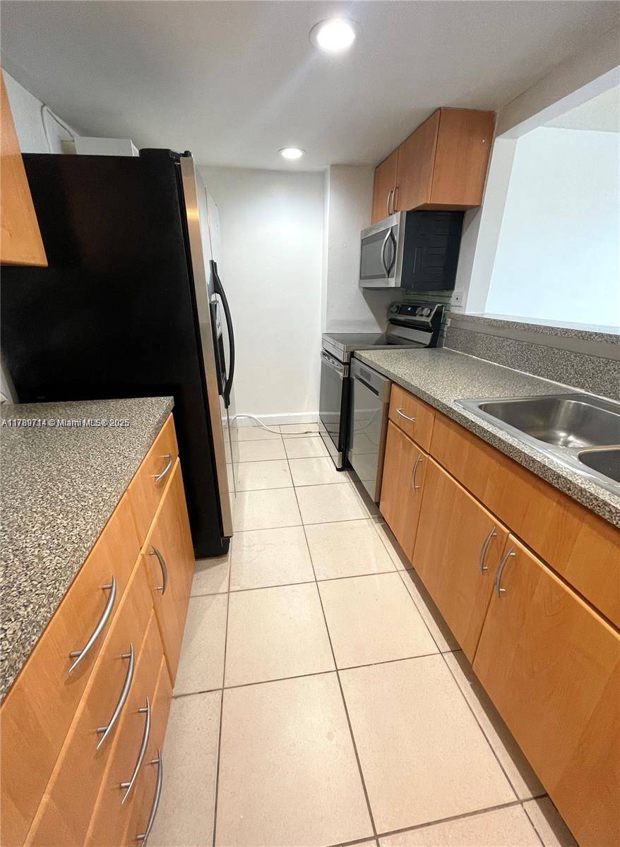 North Bay Village, FL 33141,7545 E Treasure Dr #8D