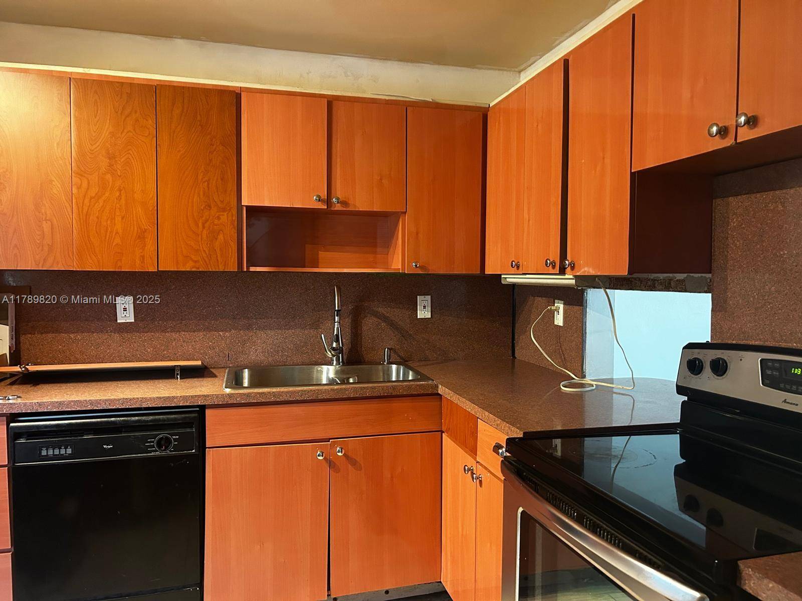 North Miami Beach, FL 33162,1850 NE 169th St #209