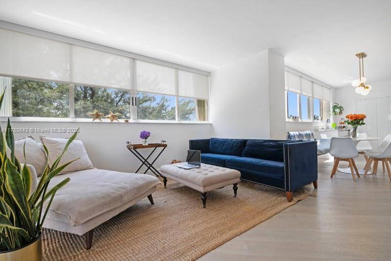 Miami Beach, FL 33141,6422 Collins Ave #301