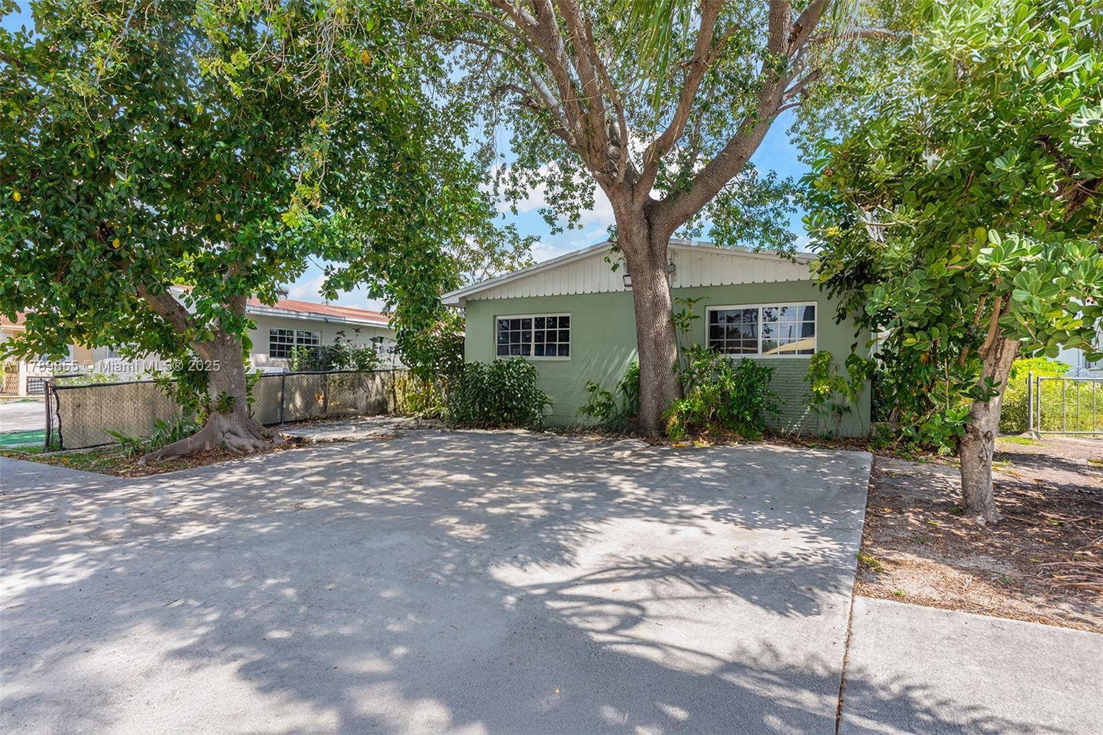 Hallandale Beach, FL 33009,504 SW 10th St