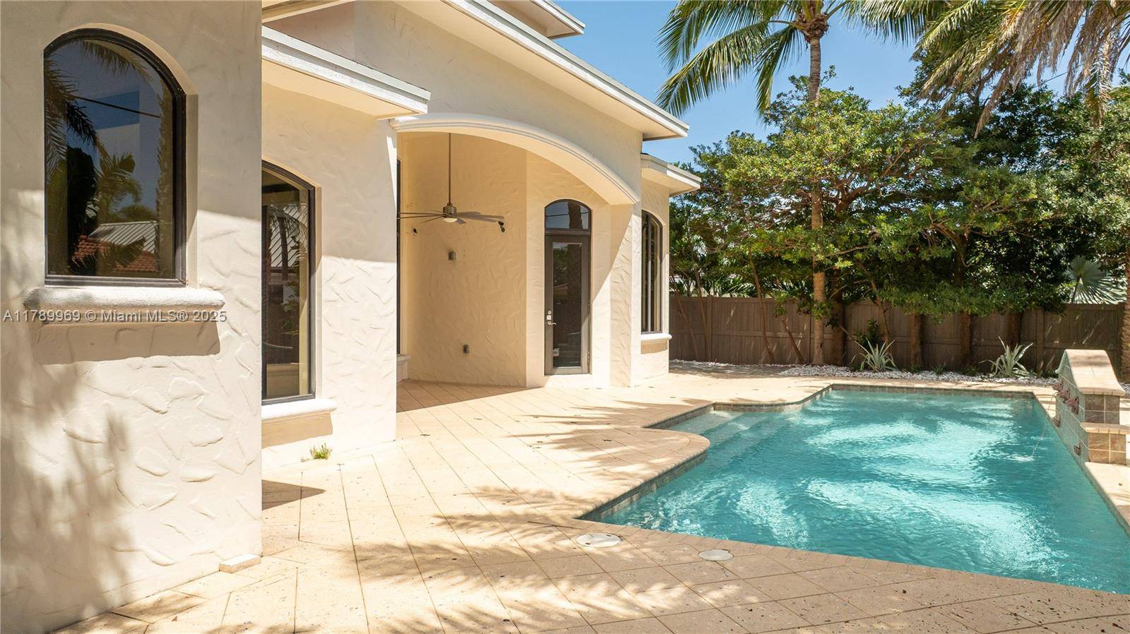 Boca Raton, FL 33432,260 NE Wavecrest Ct