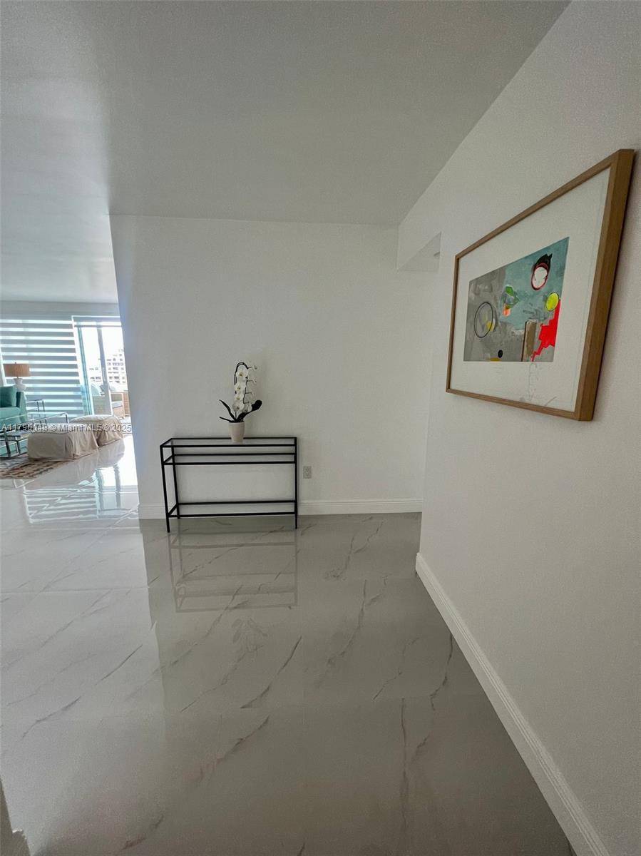 Key Biscayne, FL 33149,155 Ocean Lane Dr #1011