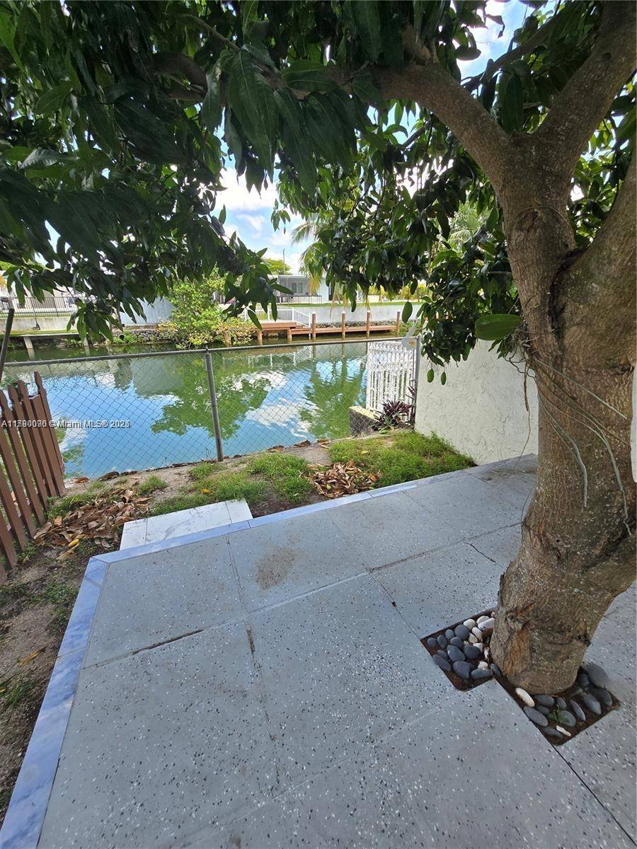 Miami, FL 33165,10981 SW 44th St #2