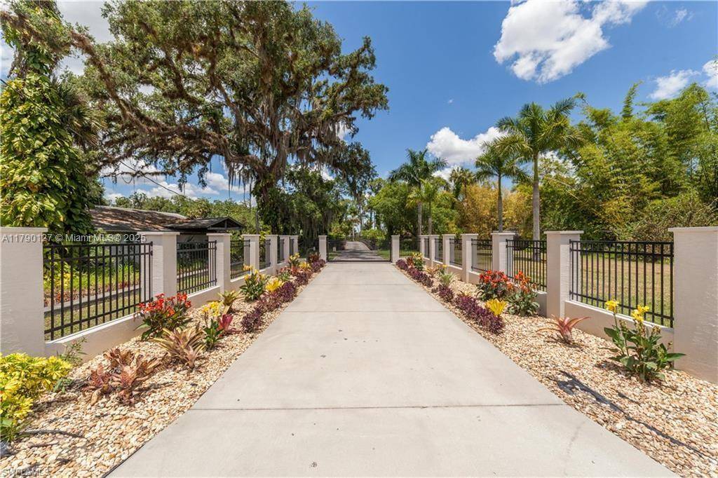 La Belle, FL 33935,2920 Fort Denaud Rd
