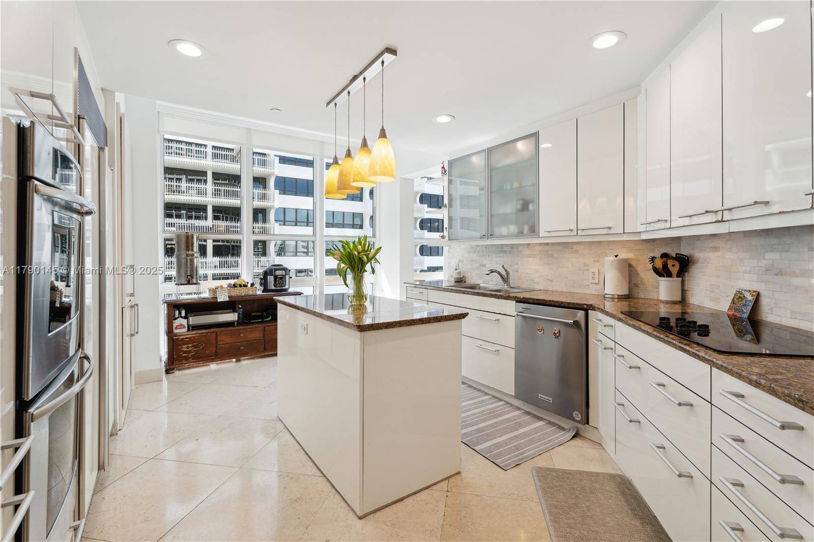 Bal Harbour, FL 33154,10225 Collins Ave #904