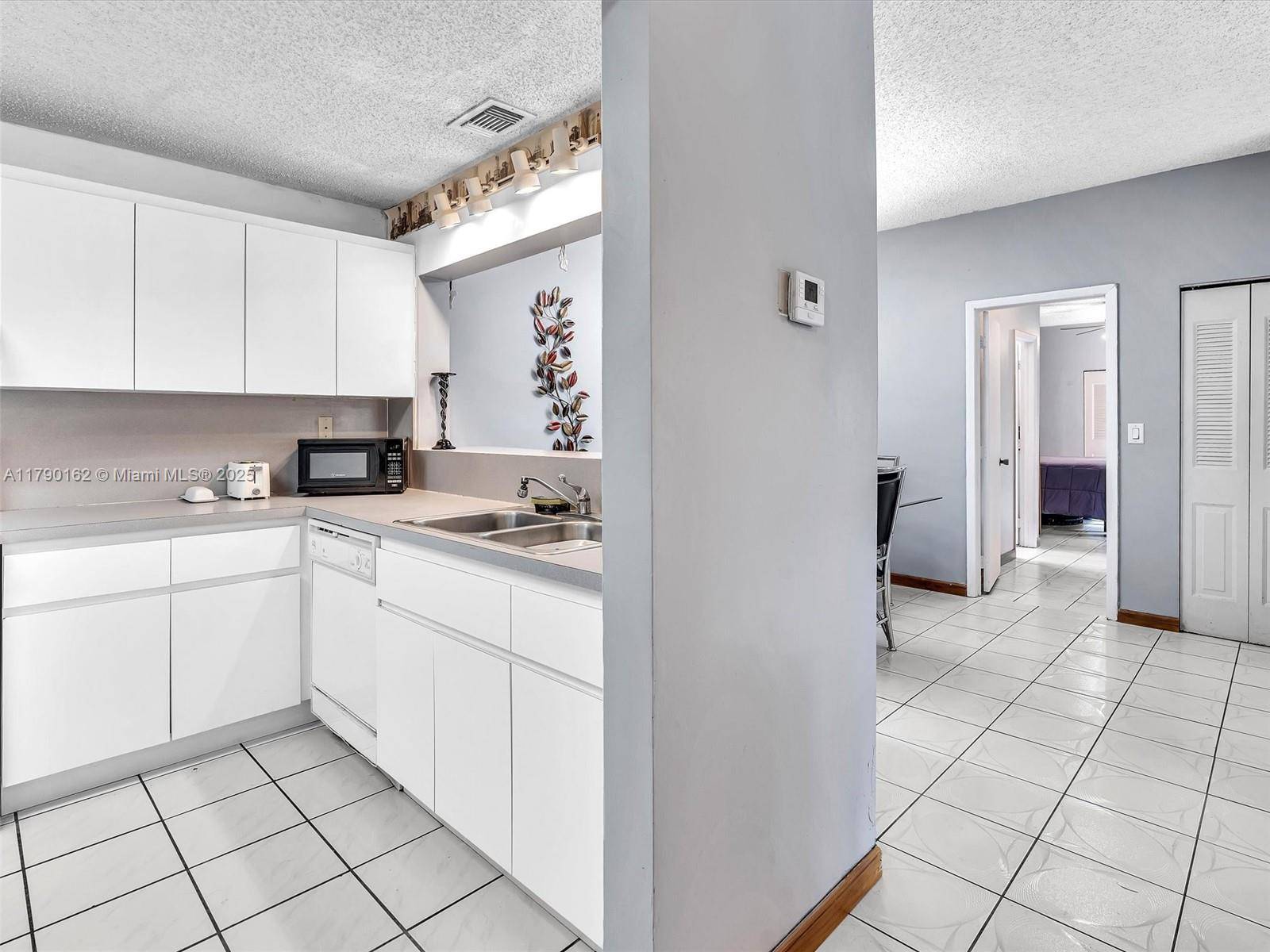 Pembroke Pines, FL 33024,9401 NW 14th Ct #224