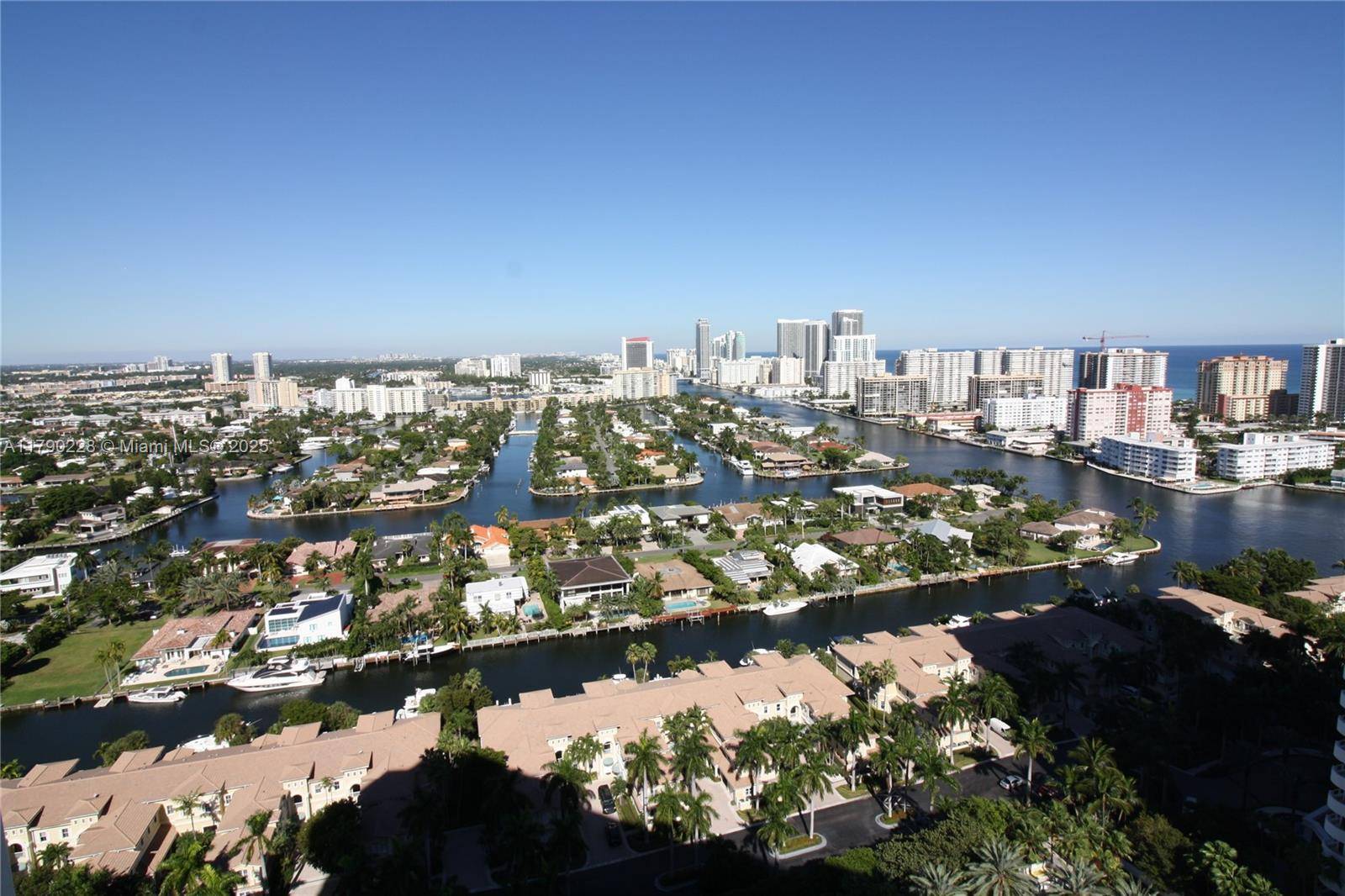 Aventura, FL 33180,21205 Yacht Club Dr #2806