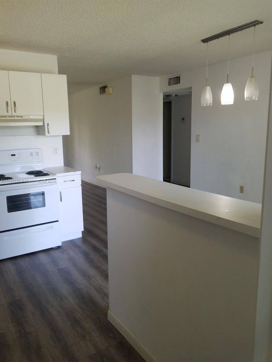 Cutler Bay, FL 33190,10350 SW 220th St #254